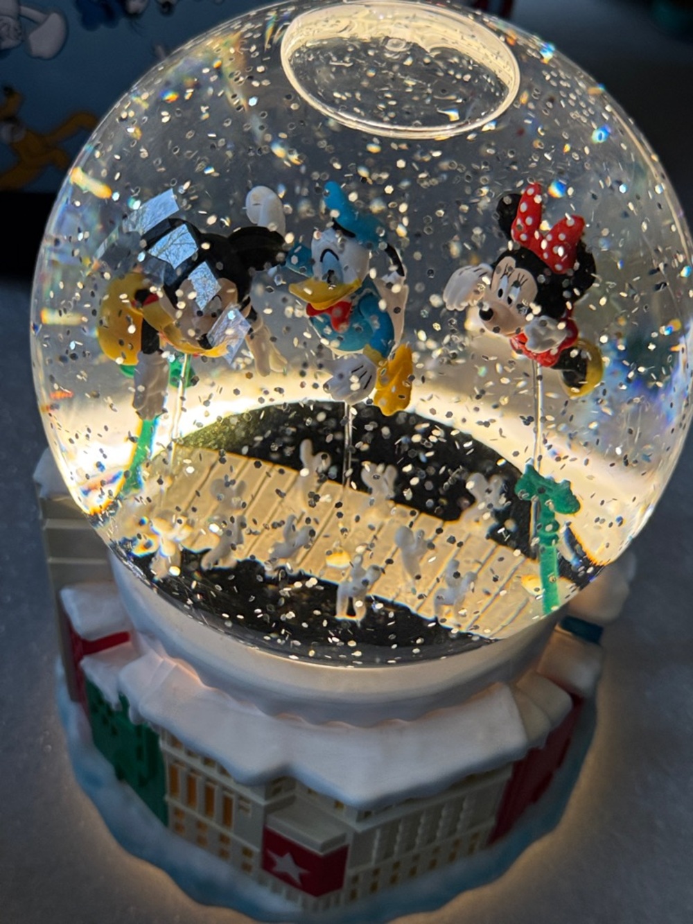 Disney Mickey Mouse & Friends LED Light Parade Balloon Snow Globe Exclusive - Picture 11 of 11